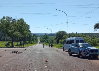 Dos jóvenes gravemente heridos en siniestro vial en Ruiz de Montoya