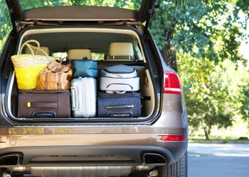 Viajar en auto sin sobresaltos: qué seguros son obligatorios y qué conviene revisar antes de salir a la ruta