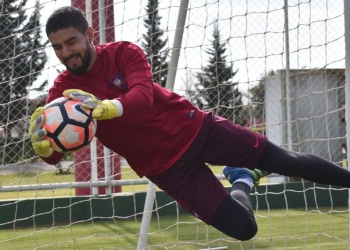 Uliambre, nuevo arquero para Mitre