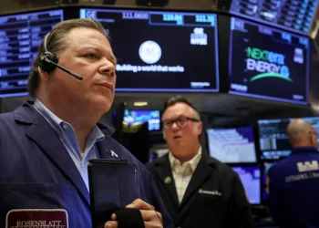 Las acciones argentinas caen hasta 7% y el riesgo país se mantiene por encima de los 500 puntos