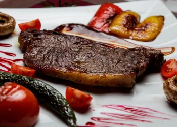 Carne y salarios: un trabajador de EEUU puede comprar 35 kilos más de bife de chorizo que un argentino