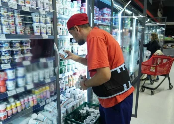 Indec: la inflación de enero fue de 2,9 por ciento y acumuló 32,4% en doce meses