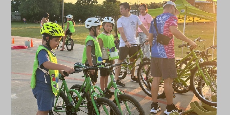 MISIÓN CUMPLIDA. Más de 500 niños aprendieron a conducir la bici.