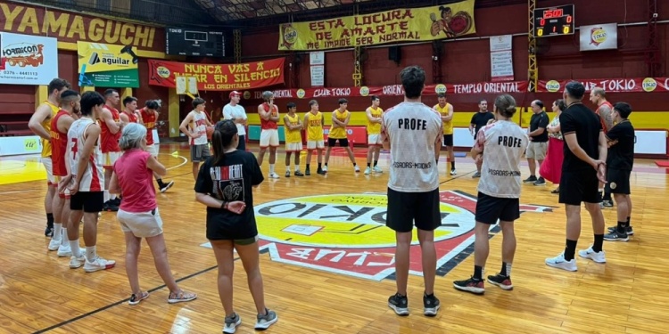 EN MARCHA. El estadio Jorge Yamaguchi, en pleno centro posadeño, fue escenario de las prácticas del Oriental.