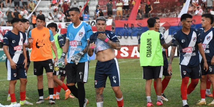 DESTACADOS. Flores (1) y Vallejos (4) fueron los puntos altos de Guaraní.