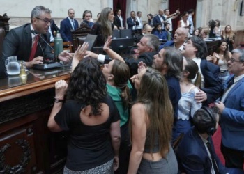 Tensión y acusaciones cruzadas por el debate de la reforma laboral en Diputados