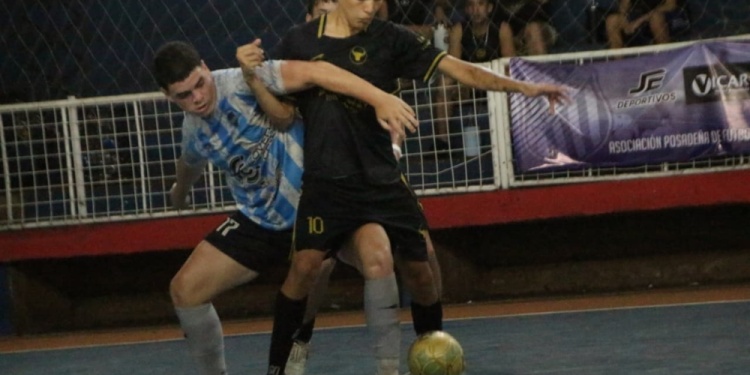 A TODO O NADA. Así se viven las noches en el polideportivo del Club Brown.