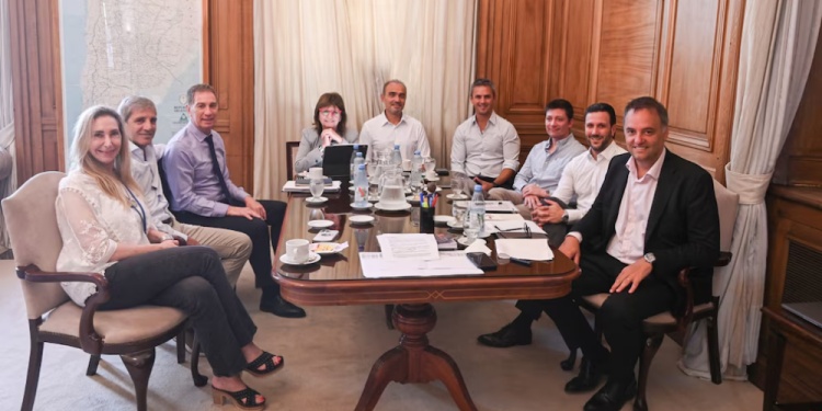 MESA POLÍTICA. Los referentes del Gobierno Nacional resolvieron eliminar el polémico artículo de las licencias médicas.