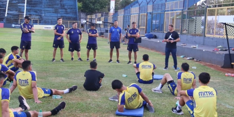 PRÁCTICA. El Auriazul continúa con los intensos entrenamientos en Rocamora.