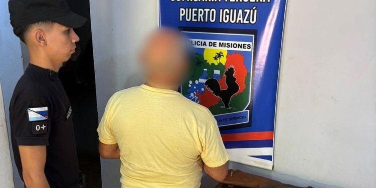 EL HOMBRE Y EL ARMA. Fue trasladado a la comisaría junto a la escopeta que tenía en su poder y un cartucho percutado.