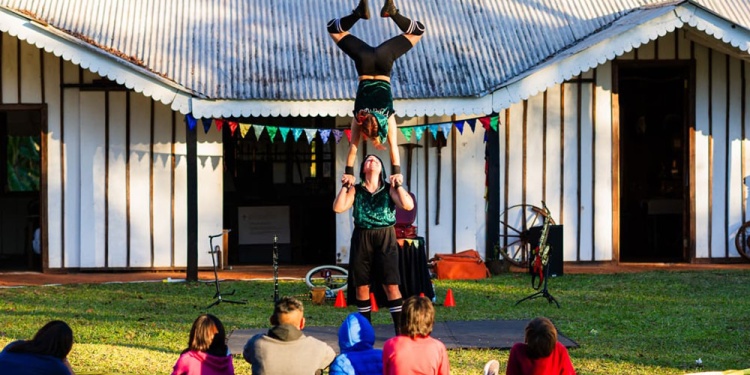 La apertura formal será este sábado a las 18.30, con la presentación de “Entrenadas”, una obra de la compañía Simple Circo