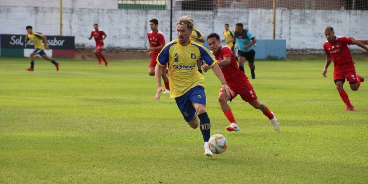 ESTRENO. Álvaro Klusener fue uno de los delanteros titulares de Mitre y marcó un gol ante Encarnación FC.