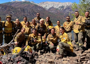 Más de un mes en la línea de fuego: brigadistas de Misiones combaten el fuego en Los Alerces