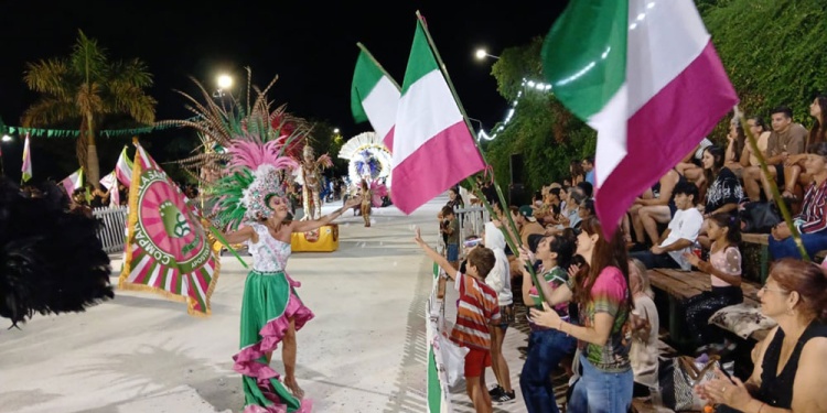 Con brillo, ritmo y gran convocatoria comenzaron los Carnavales Apostoleños 2026