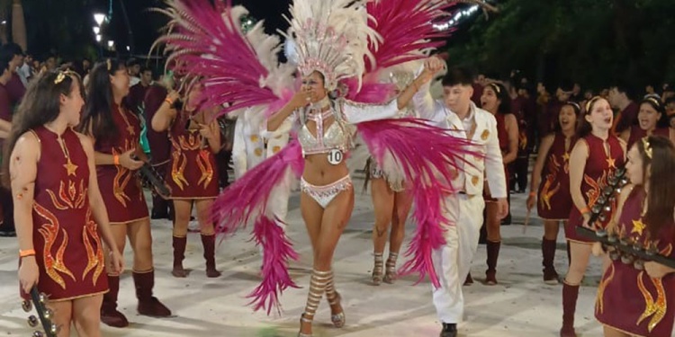 Con brillo, ritmo y gran convocatoria comenzaron los Carnavales Apostoleños 2026