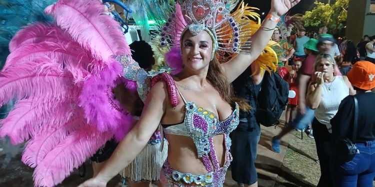 Con brillo, ritmo y gran convocatoria comenzaron los Carnavales Apostoleños 2026