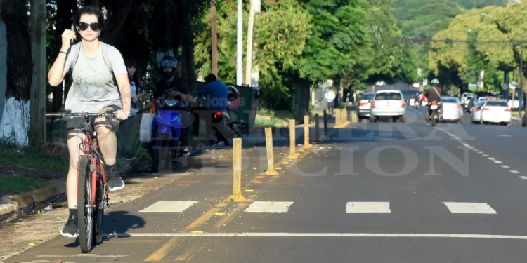 SE REPITE. Ciclistas piden que las motos no terminen invadiendo espacios que no les corresponden.