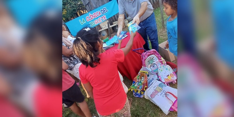 KITS. Arman combos con todos los artículos, incluida la mochila.