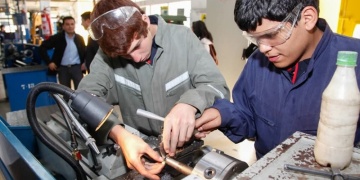 PROYECTO DE VIDA. La mayoría compatibilizó estudios con trabajo y supera los 25 años de edad.