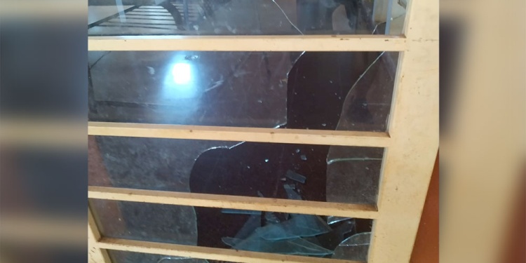 DESTROZOS. Los daños comprometen el cursado seguro en las aulas.