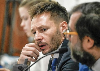 Jubilado pasará los próximos 18 años preso por abusar y amenazar a dos hijas y una nieta