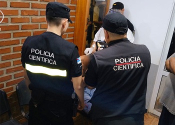 Noche violenta en Jardín América: un ataque a tiros terminó con un hombre muerto