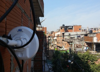ENACOM multiplica los fondos para un proyecto de internet en barrios populares