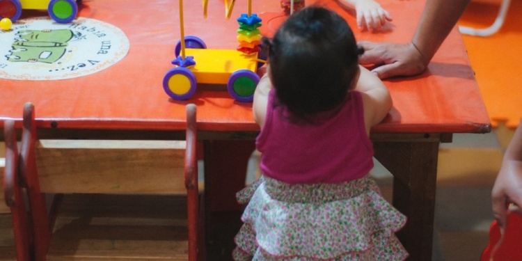 RECURSO HUMANO. El cuidado de los más pequeños requiere una importante cantidad de recurso humano.