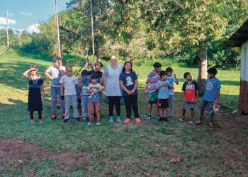 Elizabeth, la maestra “todo terreno” de la Aldea Yacá Porá o Arroyo Lindo