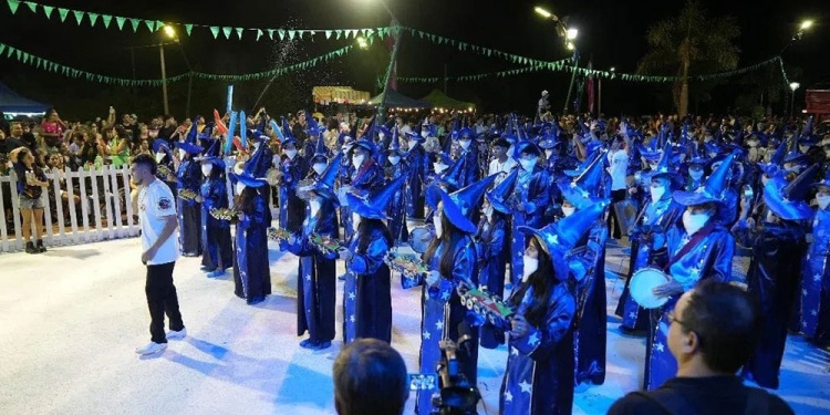 Con brillo, ritmo y gran convocatoria comenzaron los Carnavales Apostoleños 2026