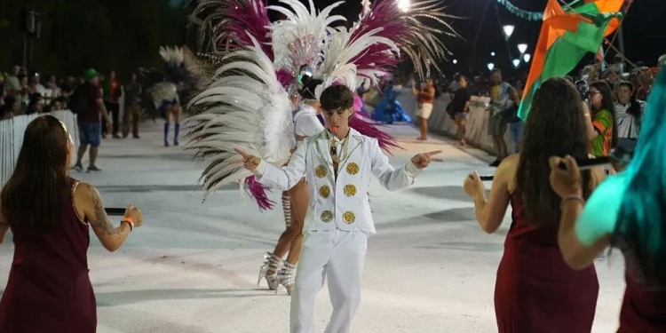 Con brillo, ritmo y gran convocatoria comenzaron los Carnavales Apostoleños 2026