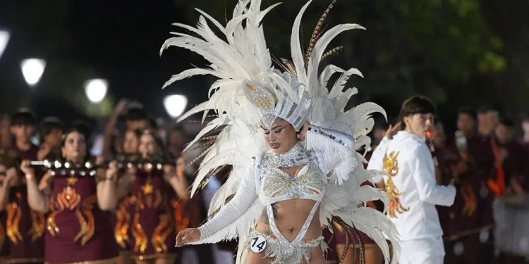 Con brillo, ritmo y gran convocatoria comenzaron los Carnavales Apostoleños 2026