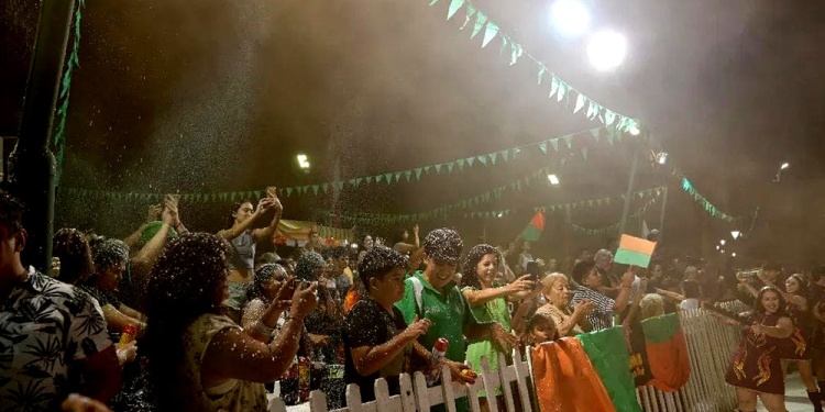 Con brillo, ritmo y gran convocatoria comenzaron los Carnavales Apostoleños 2026