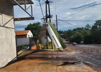 Temporal en Jardín América: 15 familias afectadas y daños en distintos barrrios