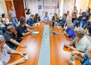 Misiones acordó aumentos salariales para estatales y jubilados