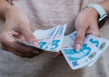 Los ingresos de las mujeres son hasta 30% inferiores a los de los hombres