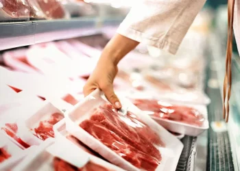 Con cortes que subieron más de 60% en 12 meses, el consumo de carne cayó al menor nivel en 20 años