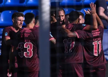 Lanús dio el golpe en Liniers: venció a Vélez y le sacó el invicto