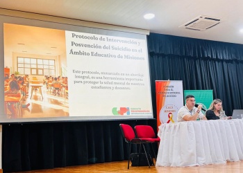 Cuando el aula se vuelve refugio: docentes se capacitaron en prevención del suicidio en Oberá