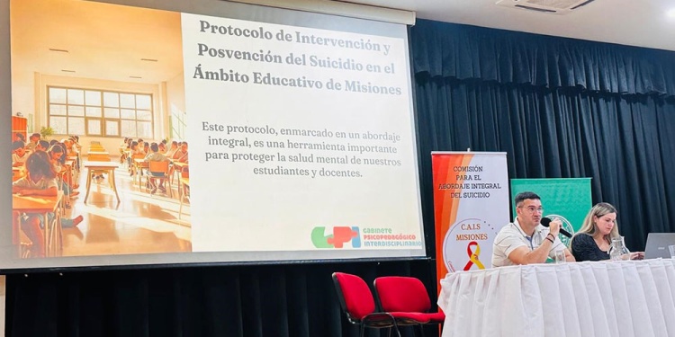 Cuando el aula se vuelve refugio: docentes se capacitaron en prevención del suicidio en Oberá