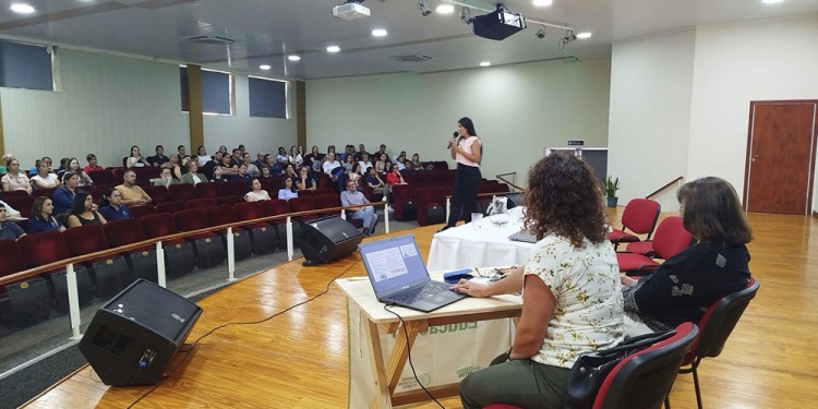Cuando el aula se vuelve refugio: docentes se capacitaron en prevención del suicidio en Oberá