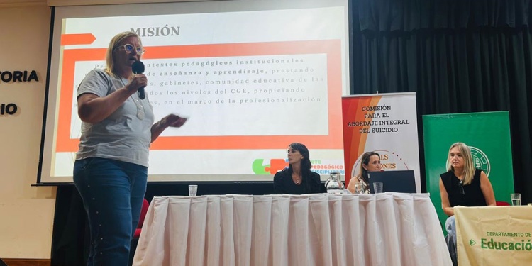 Cuando el aula se vuelve refugio: docentes se capacitaron en prevención del suicidio en Oberá