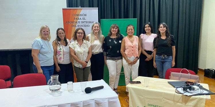 Cuando el aula se vuelve refugio: docentes se capacitaron en prevención del suicidio en Oberá