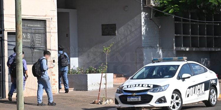 ALTO RIESGO. El lunes mismo iniciaron la asistencia de los chicos que fueron testigos del intento de suicidio.