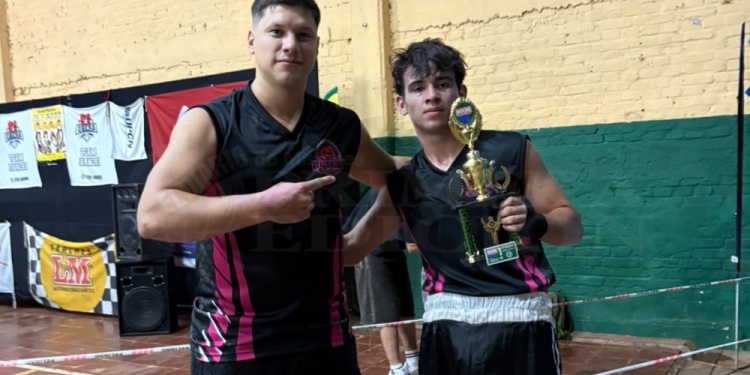 VICTORIA. “La Joya” Andino junto a su pupilo Lautaro Cuella, que ganó.