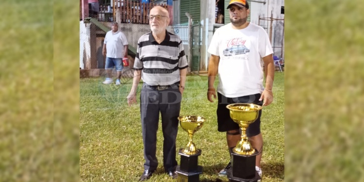 ¿REELECCIÓN? Pipke sumaría un nuevo mandato. En la foto, junto al histórico Almarante Padilha./ Gentileza C. Reble