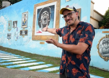 El arte inmortaliza la figura de Maradona en el Paseo Vicario