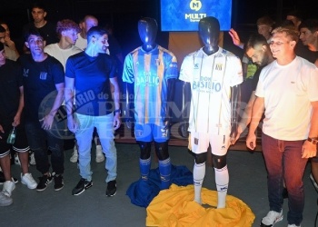 “Mejorar lo que se hizo el año pasado”: Bartolomé Mitre presentó sus camisetas para disputar el Federal A