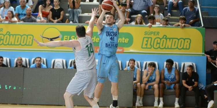 ENFOCADO. Will Vorhees (41) de OTC, con la mira puesta en el tablero.