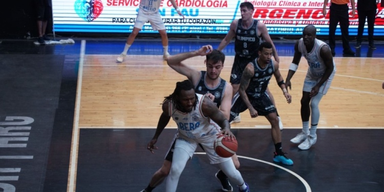 A SUMAR. El norteamericano Dwayne Russell y la naranja. OTC quiere subir.